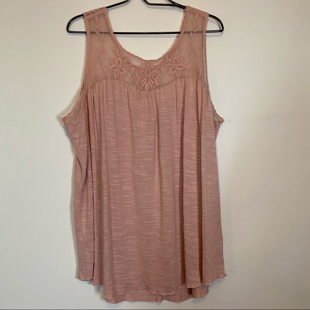 ✨maurices pink mesh detailed top✨